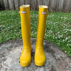 HUNTER Tall Bright Yellow Unisex Rain Boots F8/M7